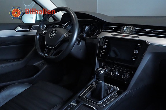 Volkswagen Passat 7 of 30