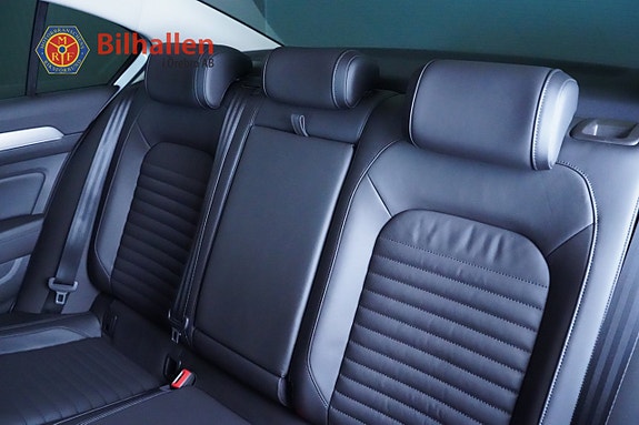 Volkswagen Passat 22 of 30