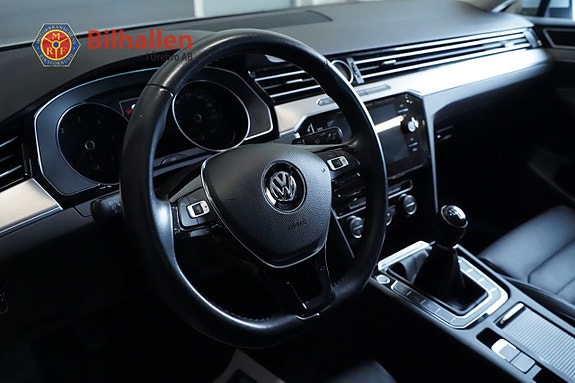 Volkswagen Passat 9 of 30