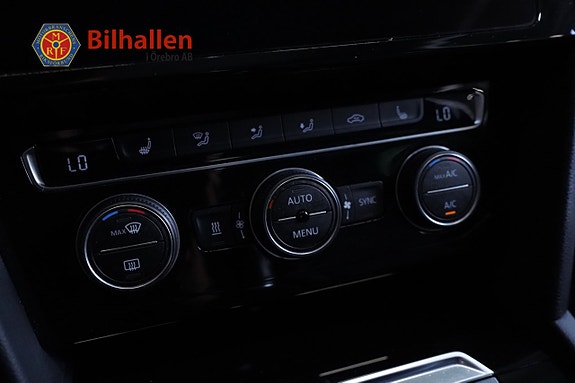 Volkswagen Passat 18 of 30