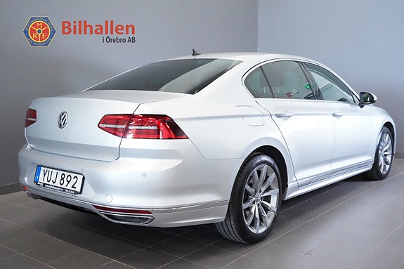 Volkswagen Passat 5 of 30