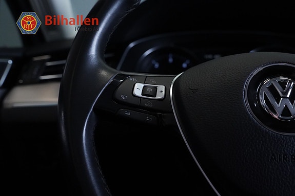 Volkswagen Passat 10 of 30
