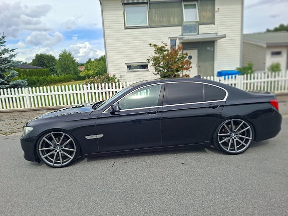 BMW 730 2 of 10