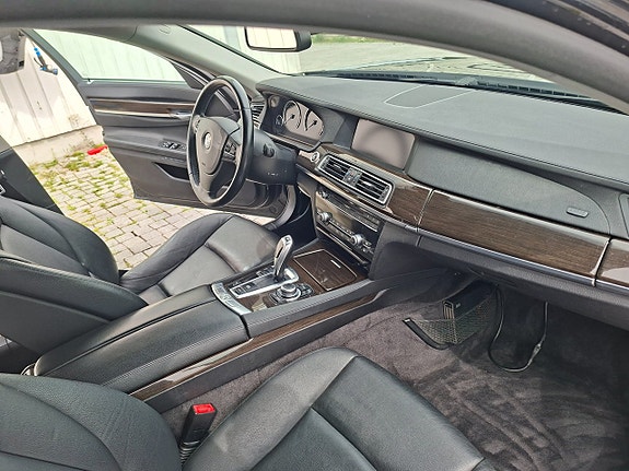 BMW 730 8 of 10