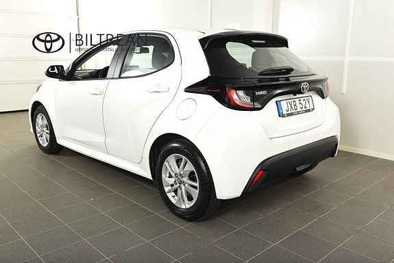 Toyota Yaris 2 of 18