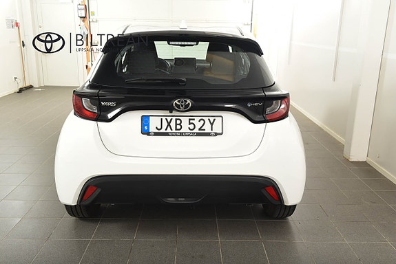 Toyota Yaris 4 of 18