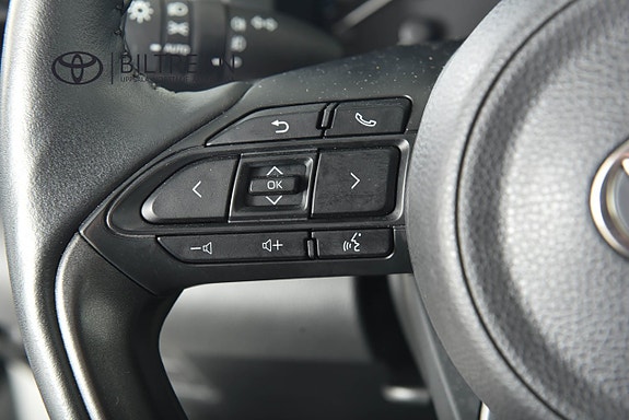 Toyota Yaris 12 of 18