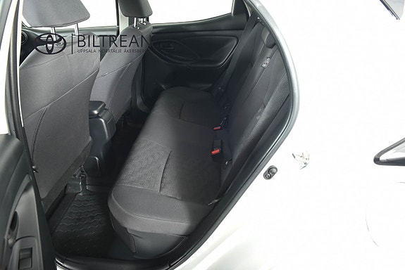 Toyota Yaris 7 of 18