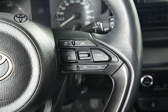 Toyota Yaris 13 of 18