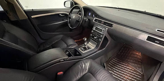 Volvo V70 7 of 9