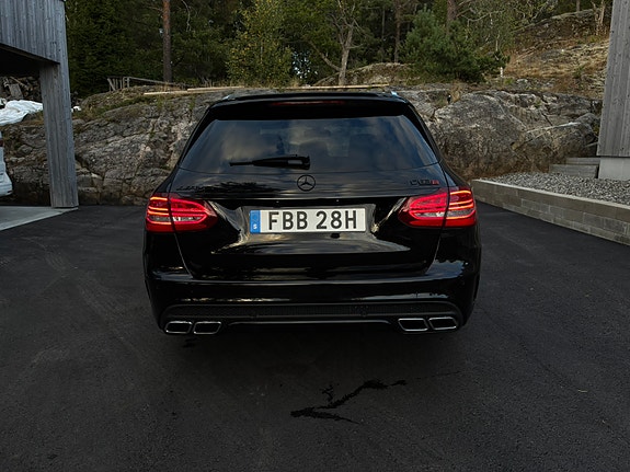 Mercedes-Benz C63 4 of 13