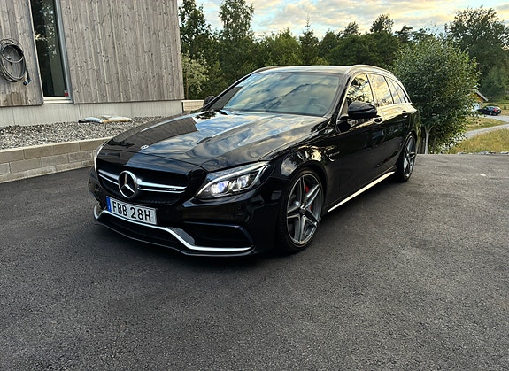Mercedes-Benz C63 2 of 13