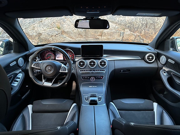 Mercedes-Benz C63 7 of 13