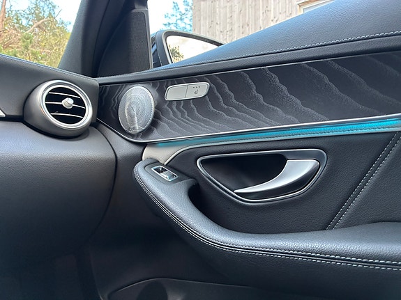 Mercedes-Benz C63 8 of 13
