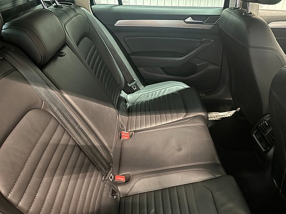 Volkswagen Passat 11 of 21