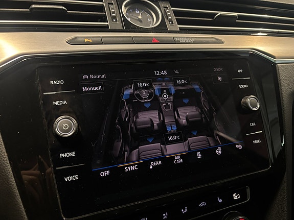 Volkswagen Passat 17 of 21