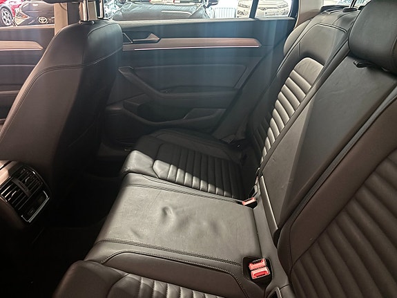 Volkswagen Passat 10 of 21