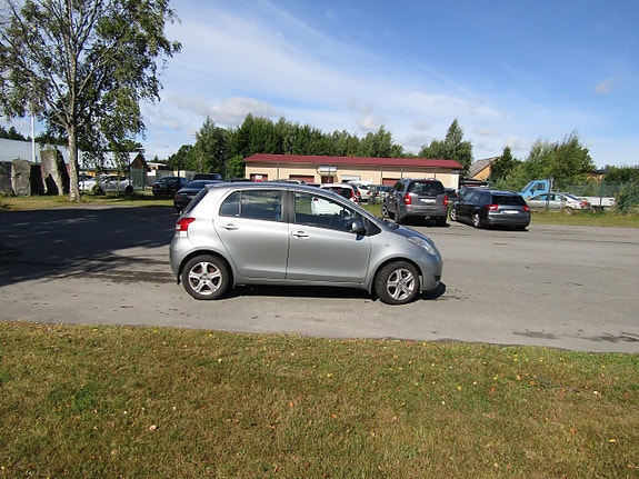 Toyota Yaris 7 of 13