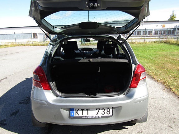 Toyota Yaris 12 of 13