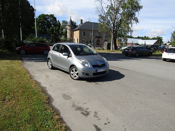 Toyota Yaris 8 of 13
