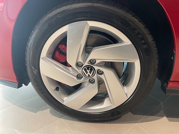 Volkswagen Golf VIII 8 of 11