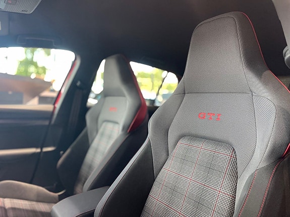 Volkswagen Golf VIII 10 of 11