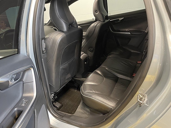 Volvo XC60 16 of 29