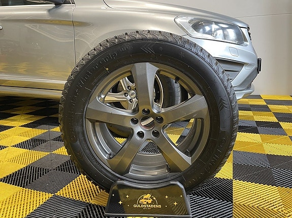 Volvo XC60 8 of 29