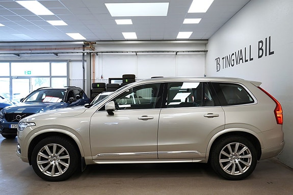 Volvo XC90 2 of 27