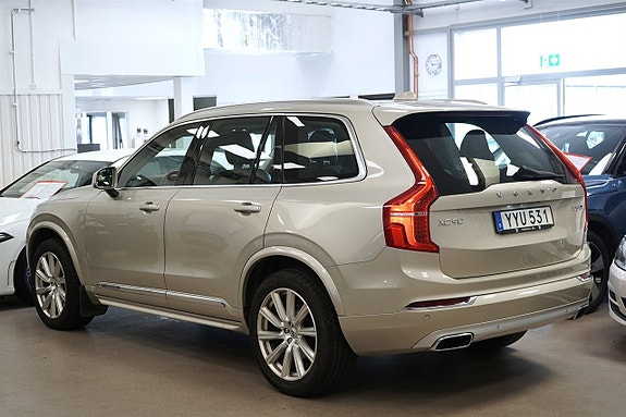 Volvo XC90 3 of 27