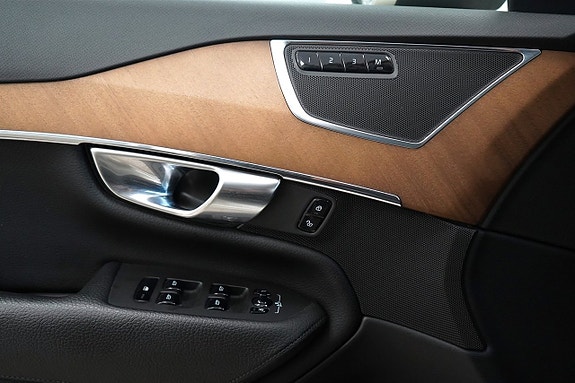 Volvo XC90 14 of 27