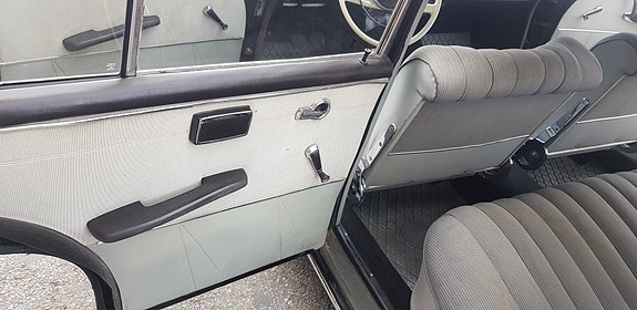 Mercedes-Benz 220 9 of 9
