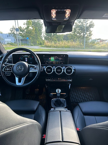 Mercedes-Benz CLA180 2 of 10