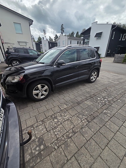 Volkswagen Tiguan 3 of 5