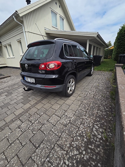 Volkswagen Tiguan 2 of 5