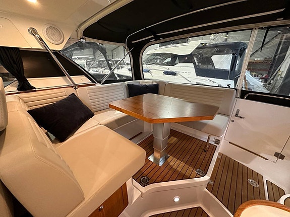 Aquador 28 HT | Orust Edition & Akterpropeller -21 10 of 12
