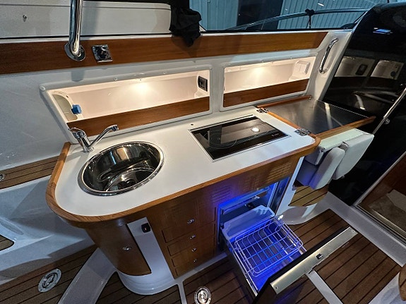 Aquador 28 HT | Orust Edition & Akterpropeller -21 6 of 12