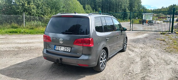 Volkswagen Touran 3 of 6