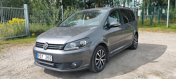 Volkswagen Touran 2 of 6