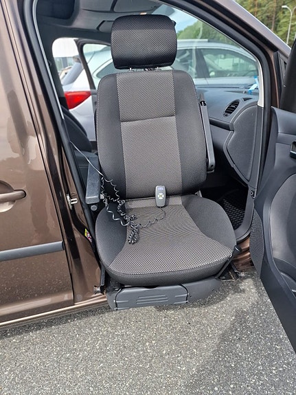 Volkswagen Caddy Maxi 10 of 27