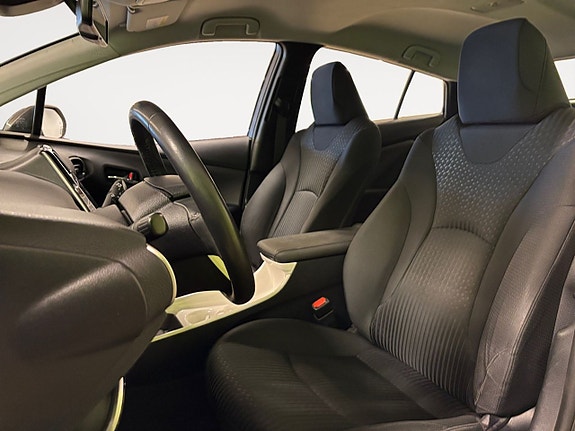 Toyota Prius 8 of 23