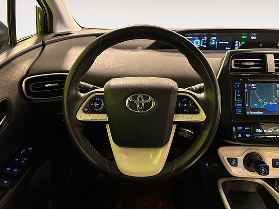 Toyota Prius 12 of 23