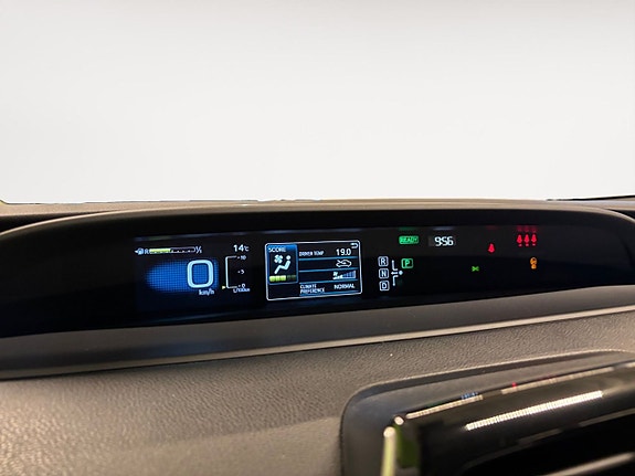 Toyota Prius 11 of 23