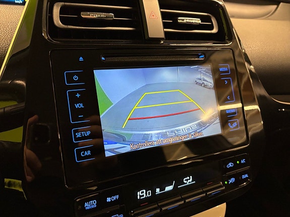 Toyota Prius 17 of 23