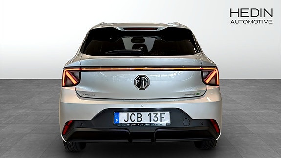 MG MG4 EV Urban 7 of 16