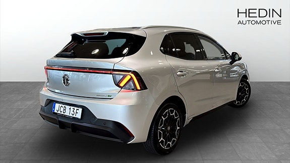 MG MG4 EV Urban 2 of 16