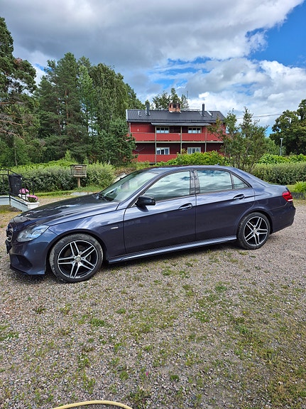 Mercedes-Benz E220 5 of 5