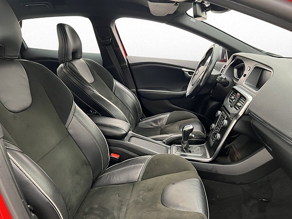 Volvo V40 23 of 30