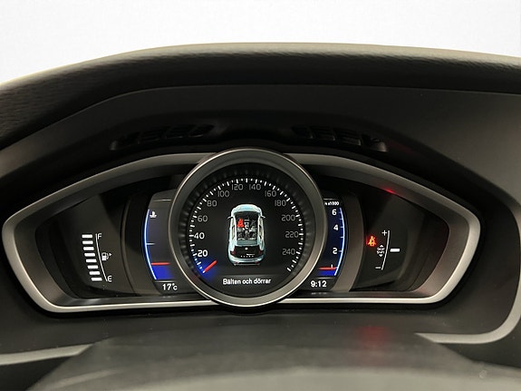 Volvo V40 14 of 30