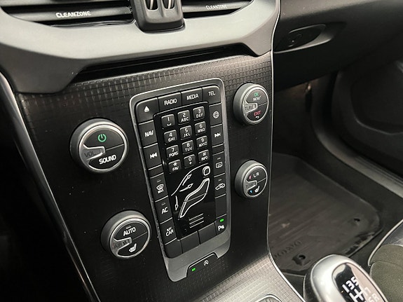 Volvo V40 22 of 30